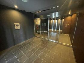 16/16 エントランス