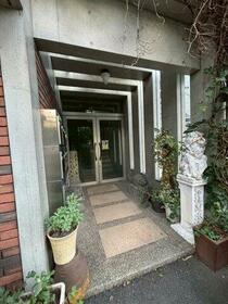 16/16 エントランス