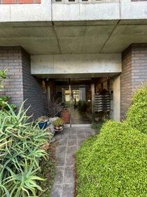 2/2 エントランス