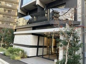 16/16 エントランス