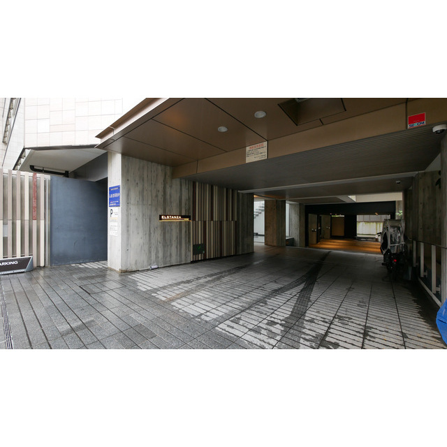 2/2 エントランス