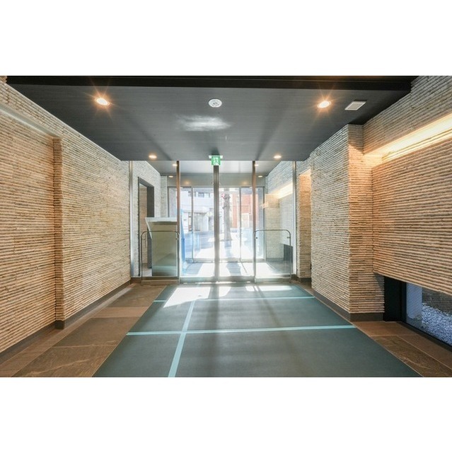 16/27 エントランス