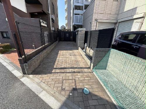 13/14 エントランス