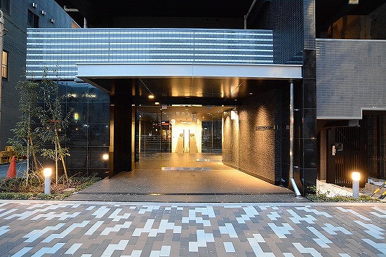 13/18 エントランス