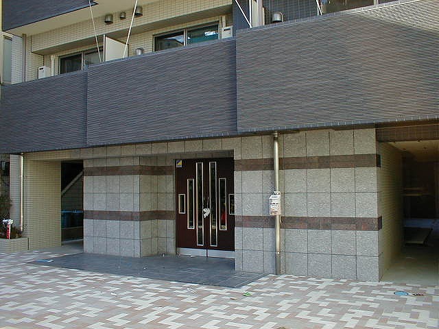 16/30 エントランス