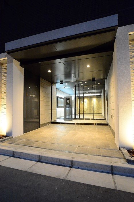 13/16 エントランス