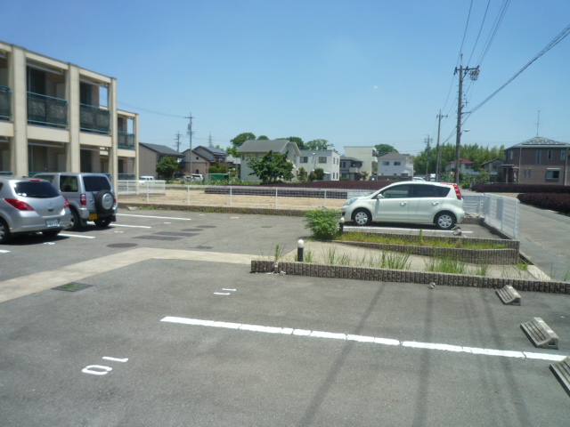 22/28 駐車場
