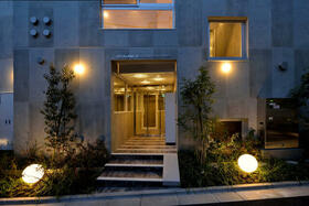 5/5 エントランス