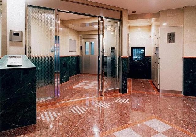 25/30 エントランス