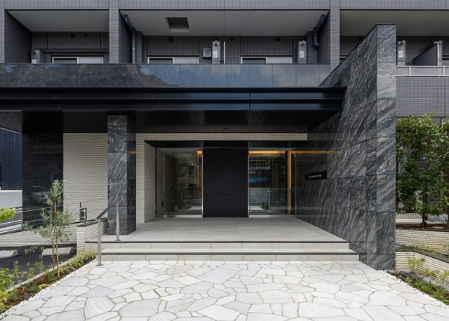 23/28 エントランス