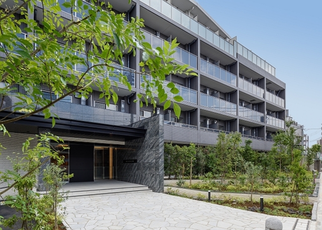 24/28 エントランス