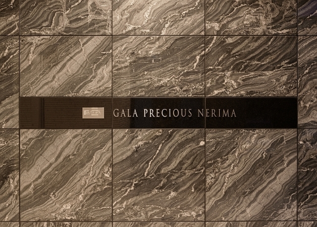 26/28 エントランス