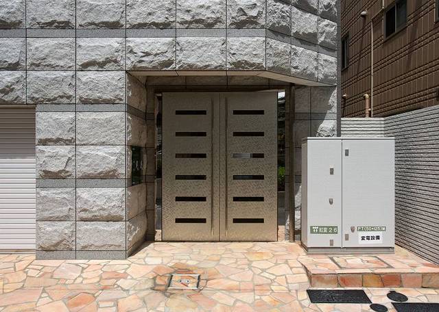 27/29 エントランス