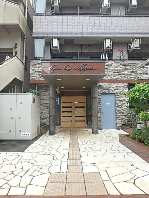 28/29 エントランス