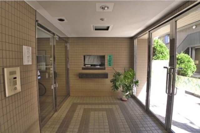 27/29 エントランス