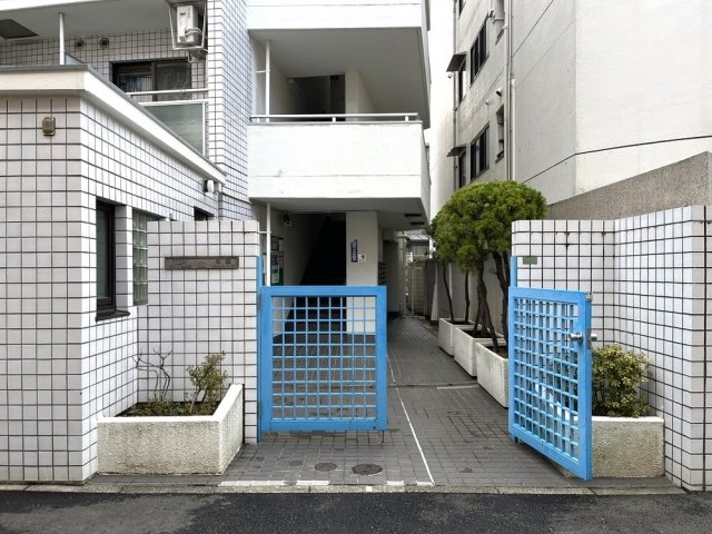 2/4 エントランス