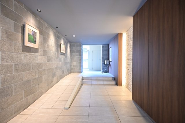 25/30 エントランス