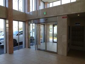 16/16 エントランス