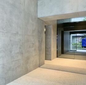 16/16 エントランス