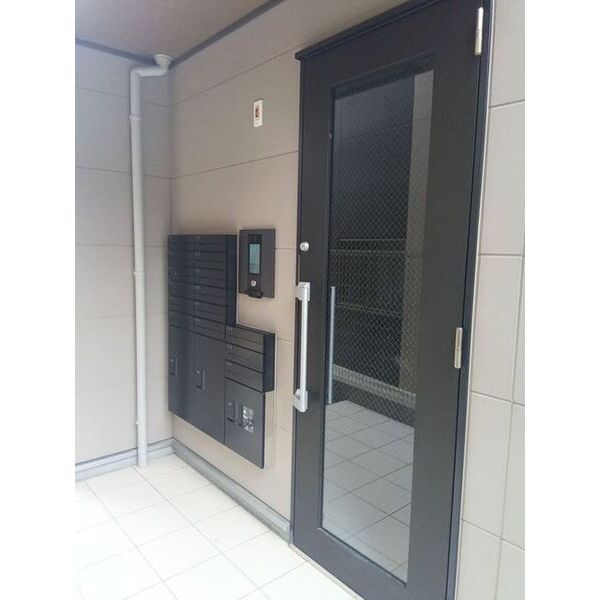 14/23 エントランス