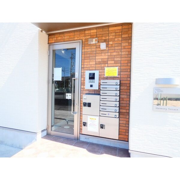 16/16 エントランス