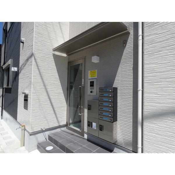 16/16 エントランス