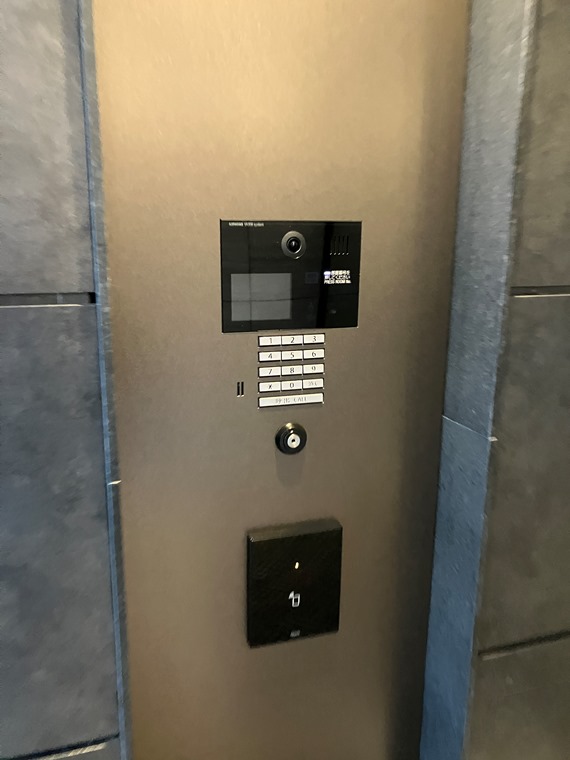 4/4 エントランス