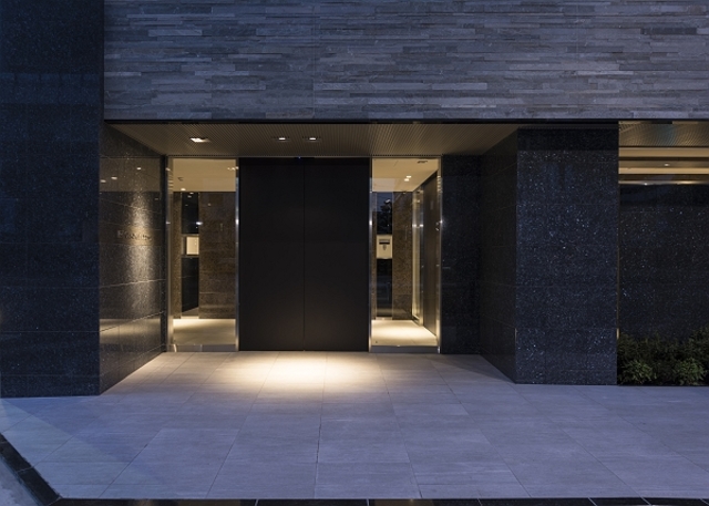 23/28 エントランス