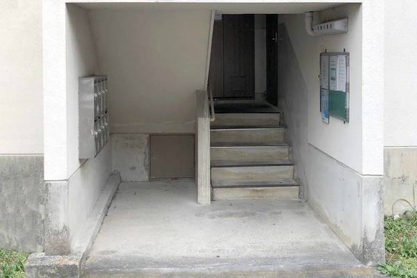 13/14 エントランス