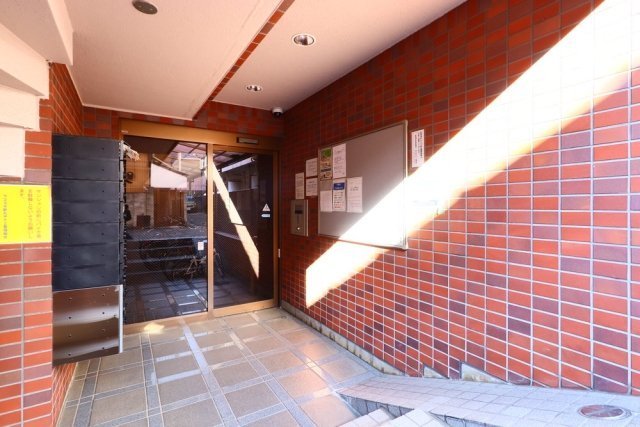 17/19 エントランス