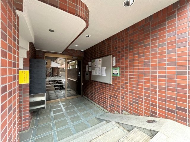 18/19 エントランス