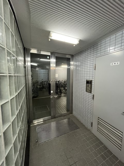 13/14 エントランス