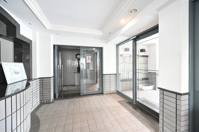 16/27 エントランス