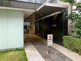 16/16 エントランス