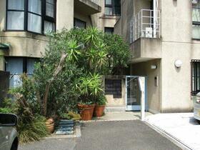 16/16 エントランス