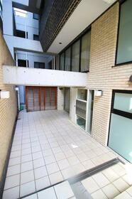 16/16 エントランス