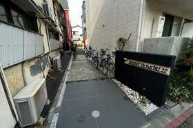 16/16 エントランス