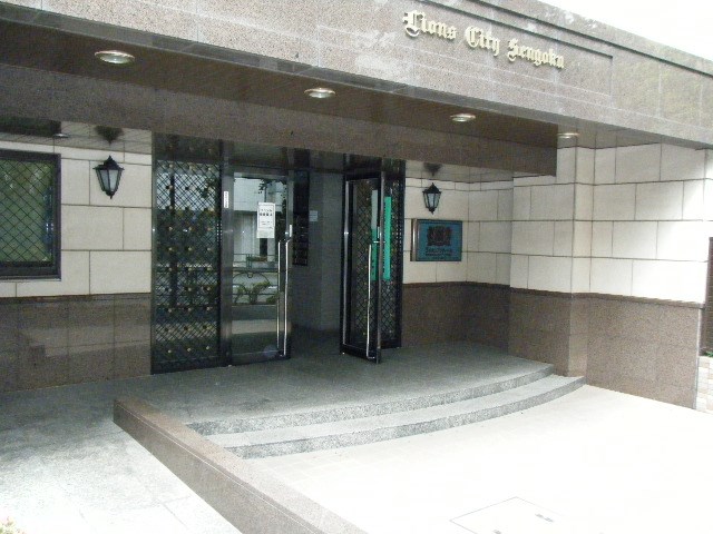 2/2 エントランス