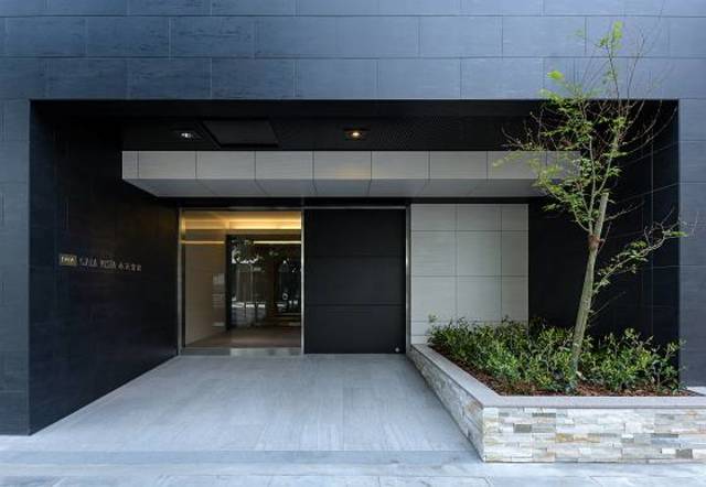 23/28 エントランス