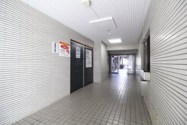 8/10 エントランス