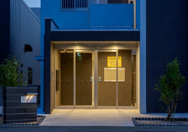 16/23 エントランス