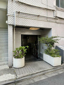 16/16 エントランス