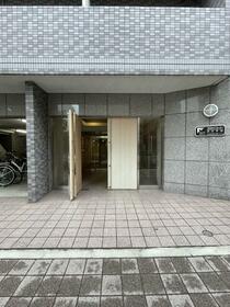 16/16 エントランス