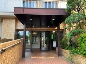 16/16 エントランス