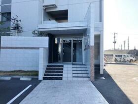 16/16 エントランス