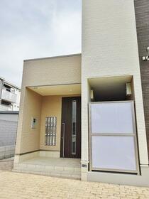 16/16 エントランス