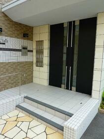 16/16 エントランス