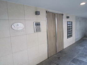 16/16 エントランス