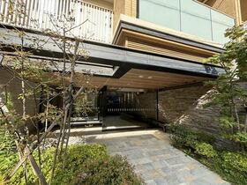 16/16 エントランス