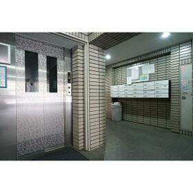 16/16 エントランス